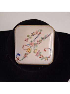 1980'S SINGLE LETTER MONOGRAM "K" HAND PAINTED PORCELAIN "TILE" FLORAL BROOCH